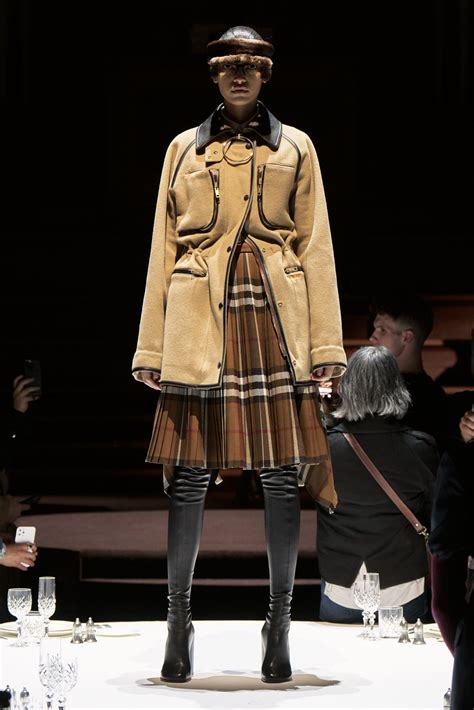 watch burberry live|Watch the Burberry Fall/Winter 2022 Fashion Show Live.